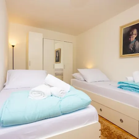 Split Inn Apartments Apartment