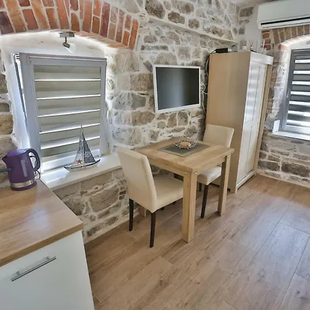 Split Inn Apartments *