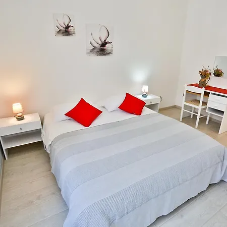 Split Inn Apartments *